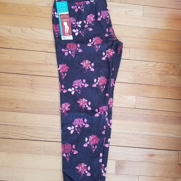 Faded Glory Pants - Faded Glory Red Floral Black Leggings  Size XL